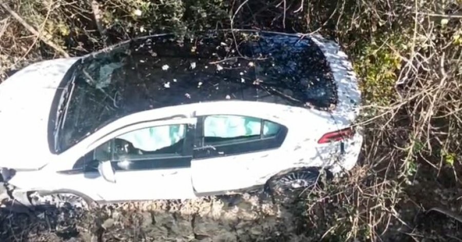 Aksident në aksin rrugor Berat-Lushnje, makina përfundon në kanal. Çifti i bashkëshorteve transportohen në spital