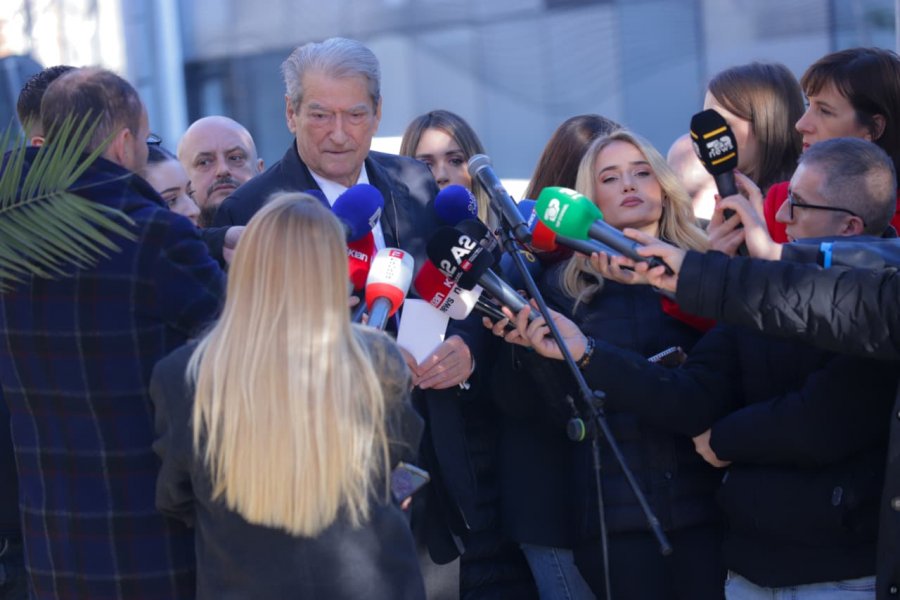 Berisha: Kemi një kryeministër që tmerrohet nga patllaket që agjentët i mbajnë në përputhje me ligjin