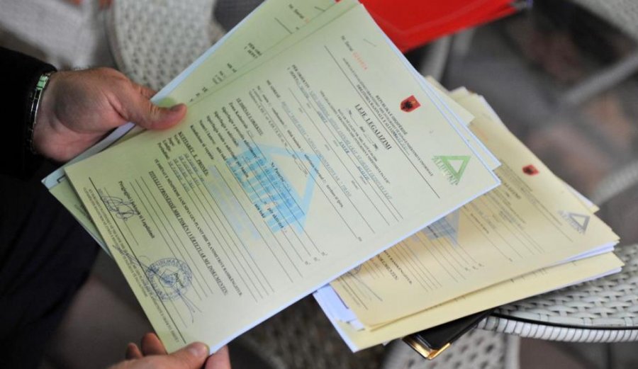Probleme me regjistrimin e pronës, qytetari: Banesa e nënës, pas 7 vitesh ende pa zgjidhje në Hipotekë