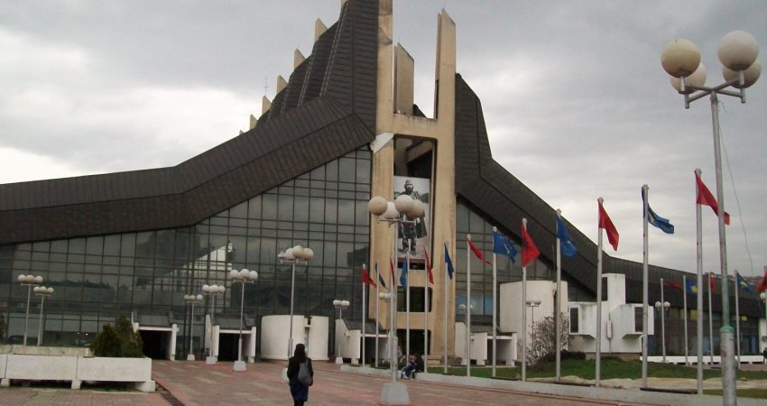 Pallati i Rinisë ndan nga 600 euro për secilin punëtor në fundvit