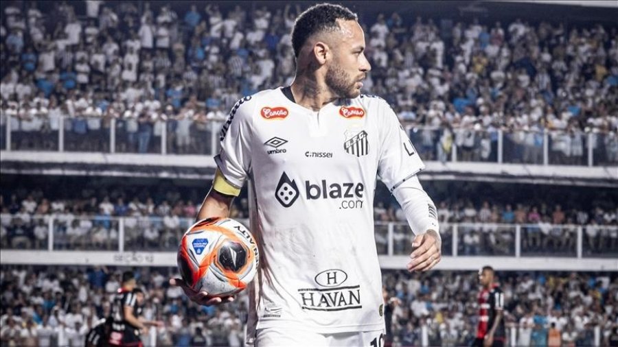 Neymar, gati të rinovojë me Santos-in për një vend në Botërorin 2026 me Brazilin