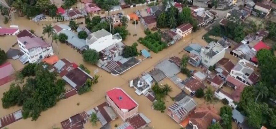 Përmbytjet e menjëhershme në Bolivi vrasin 20 persona