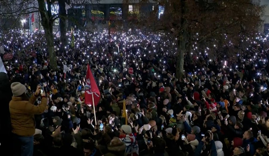 Mijëra njerëz protestojnë në Lituani kundër ndryshimeve në ligjin për transmetuesin publik