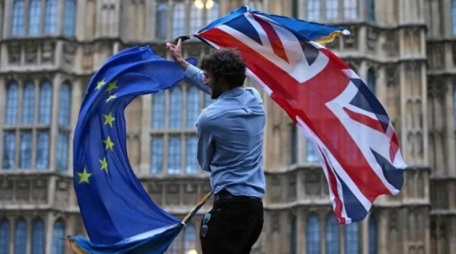 BREXIT/ Mbretëria e Bashkuar rikthehet në skemën e shkëmbimit Erasmus+ të BE prej 2027