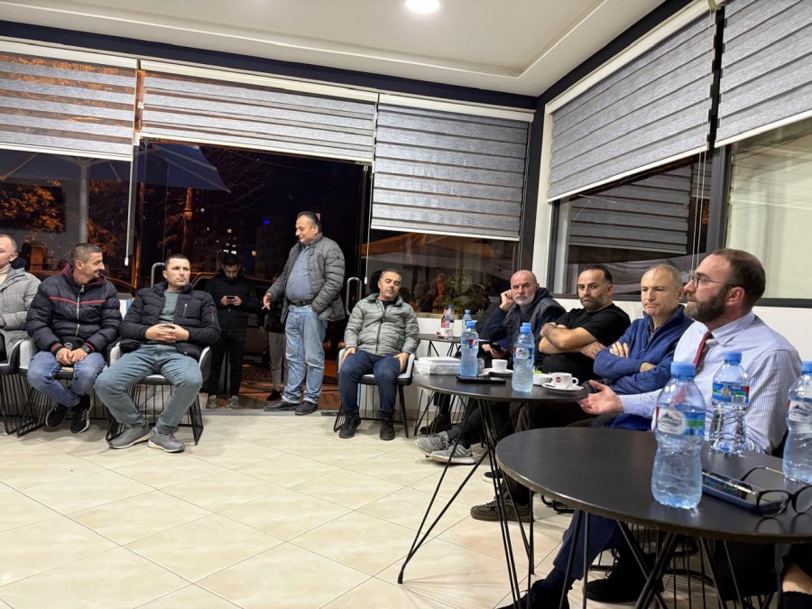 ‘Koha për reagim’/ Bardhi me demokratët e Njësisë nr. 1: Në 22 dhjetor, të largojmë qeverinë që na vjedh