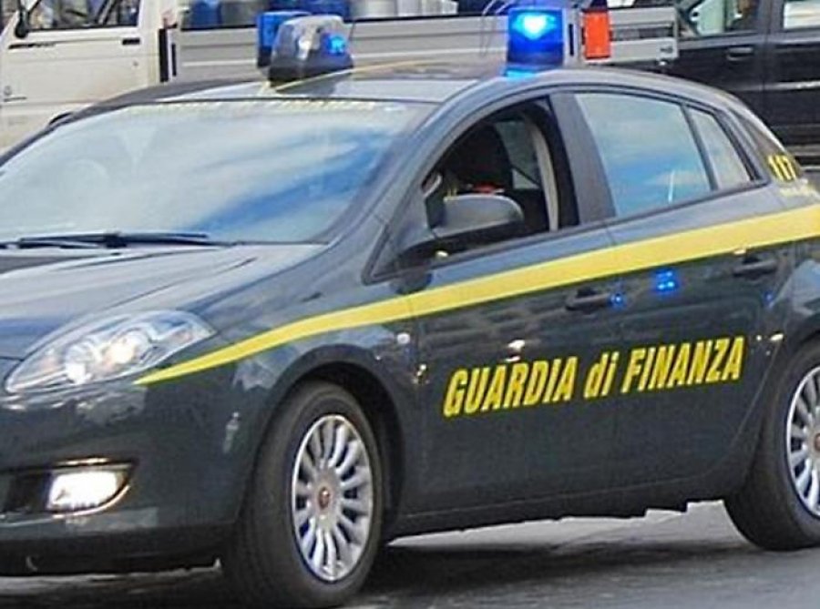 Shqiptarët drejtonin rrjetin e drogës në Itali, 8 të arrestuar mes Toskanës dhe Lombardisë