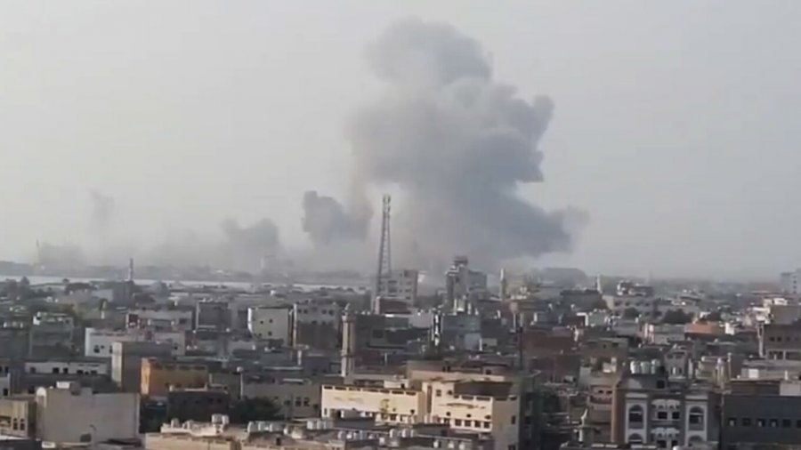  Tre të vdekur dhe 13 të plagosur nga një sulm me bombë në Jemen