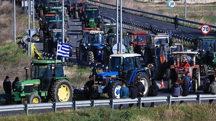 Protestat e fermerëve grekë/ Kakavija mbyllet për 3 orë, lejohen vetëm emergjencat