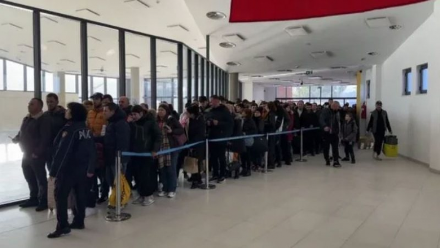 Festat e fundvitit sjellin fluks në Portin e Vlorës, shtohet numri i sporteleve