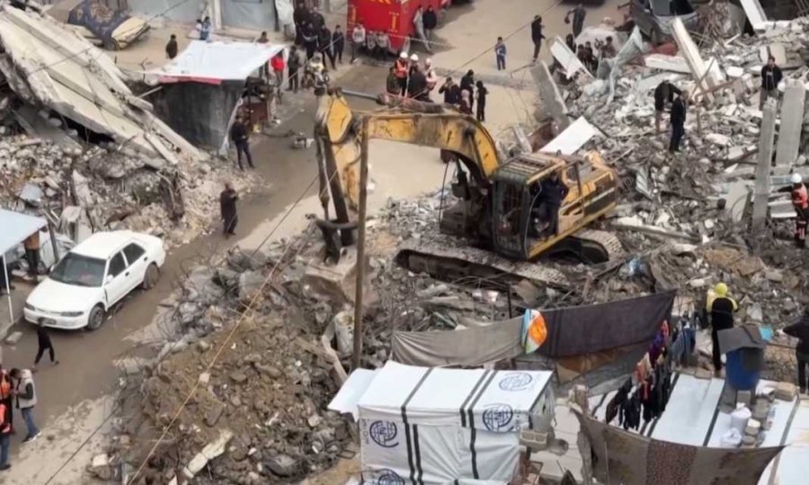 Katër persona humbën jetën nga shembja e një ndërtese në Gaza