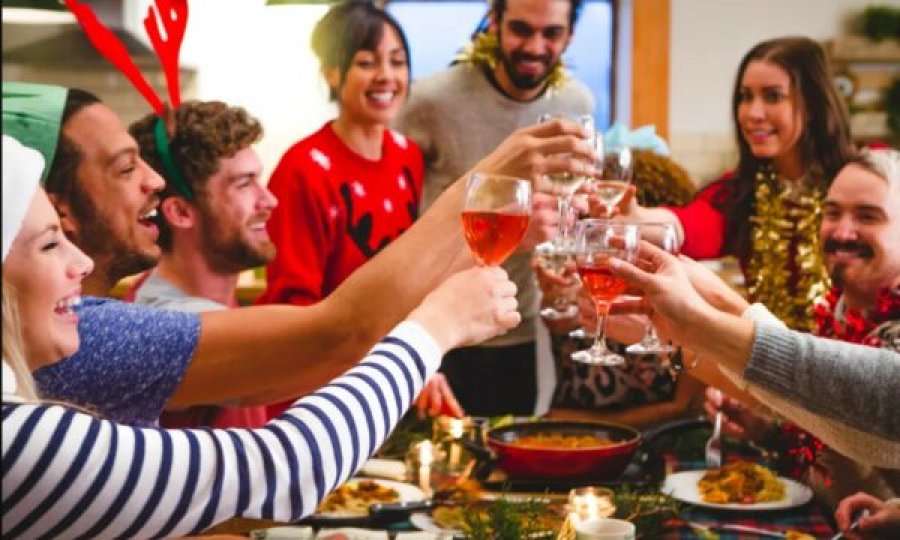 Sa hapa duhen bërë në ditë për të djegur kaloritë e fituara nga ushqimet dhe pijet në ditët festive?