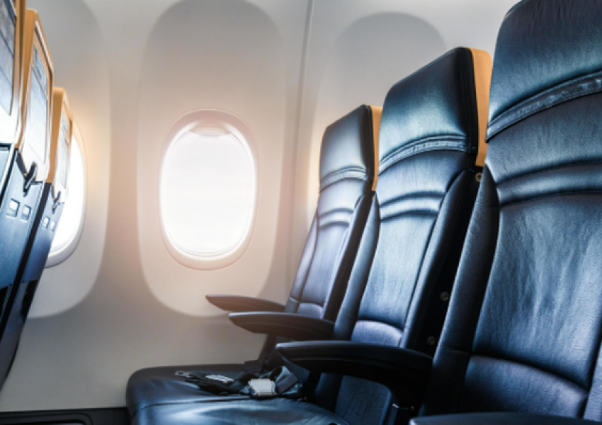 Si të zgjidhni vendin më të mirë në avion për të shmangur bakteret