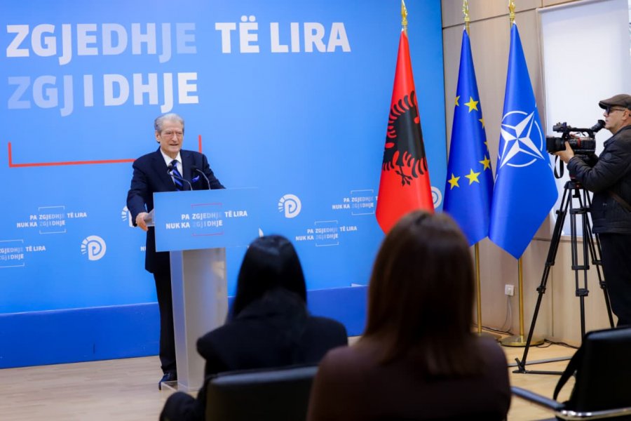 Berisha: Ne dalim në shesh për të larguar njeriun që mori licencë nga Gjykata Kushtetuese për të vjedhur sa të dojë