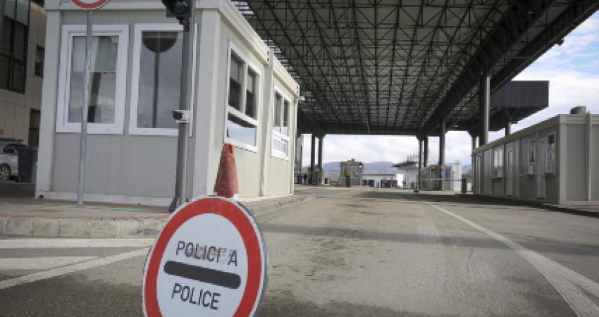 Paralajmërohet bllokadë të rrugës afër kufirit Kosovë–Serbi, QKMK apelon qytetarët të përdorin rrugë alternative
