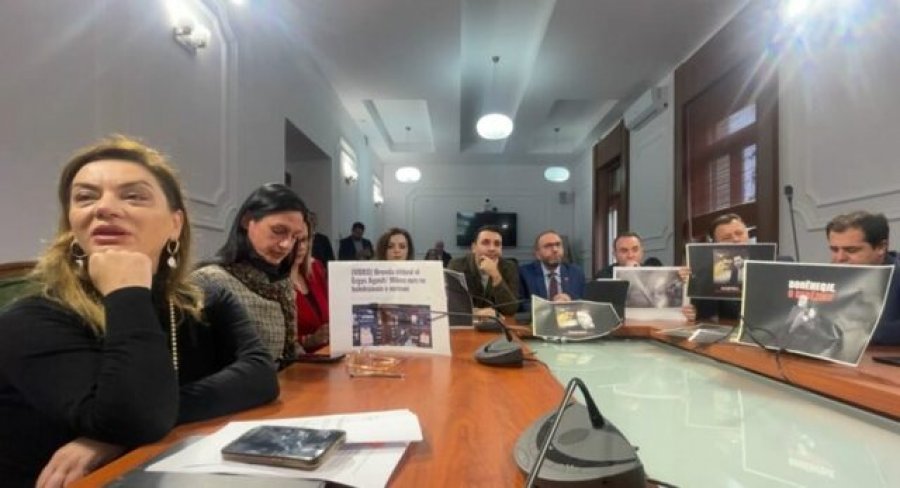 'Do t’i ndez 100 herë', Vokshi për flakadanët e përdorur në protestë: Rama duhet të largohet