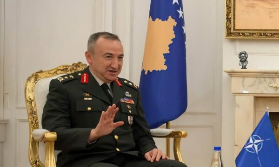 Komandanti i KFOR-it: Situata në Kosovë është e qetë, por ende e brishtë