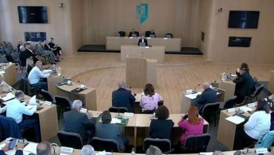 Miratohet buxheti bashkisë Elbasan/ Opozita: Mashtrim financiar dhe gënjeshtër për qytetarët