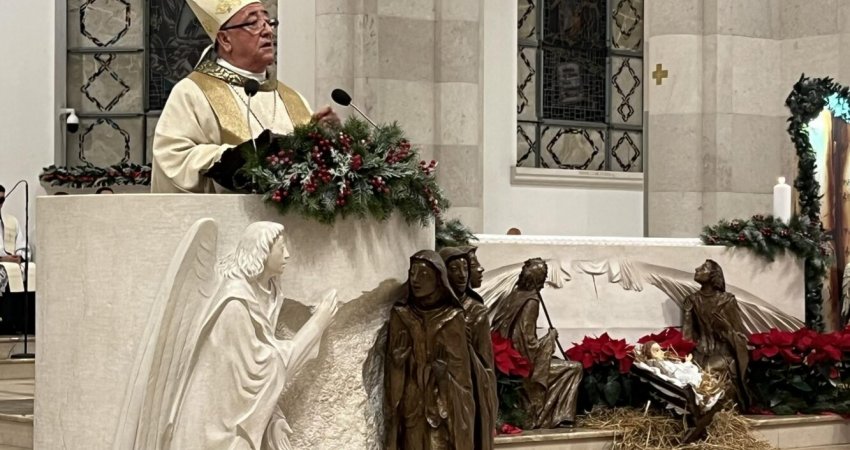 Krishtlindja shënohet me mesazhe paqeje dhe përgjegjësie shoqërore
