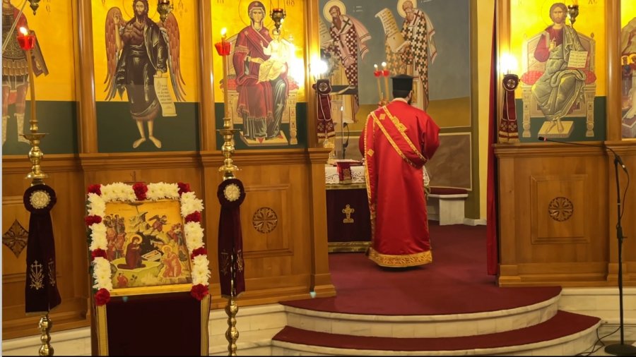 Festohen Krishtlindjet në Gjirokastër, qytetarët urojnë këtë ditë të veçantë