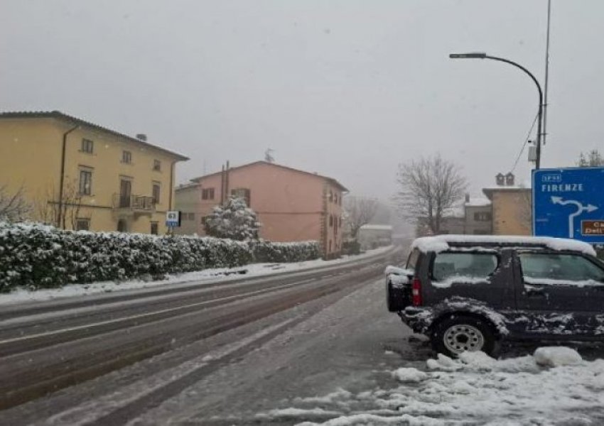 Moti i keq godet Italinë, stuhi shiu dhe dëbore nga veriu në jug! Përmbytje, erë me 100 km në orë 