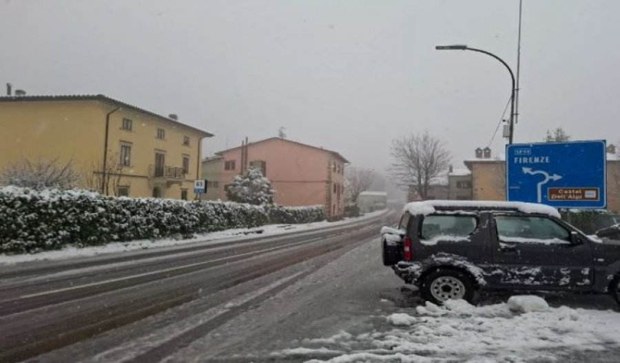 Moti i keq godet Italinë, stuhi shiu dhe dëbore nga veriu në jug! Përmbytje, erë me 100 km në orë 
