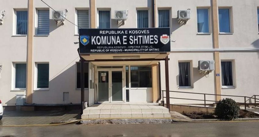 Kanosi me sëpatë zyrtarët komunalë, arrestohet i dyshuari në Shtime