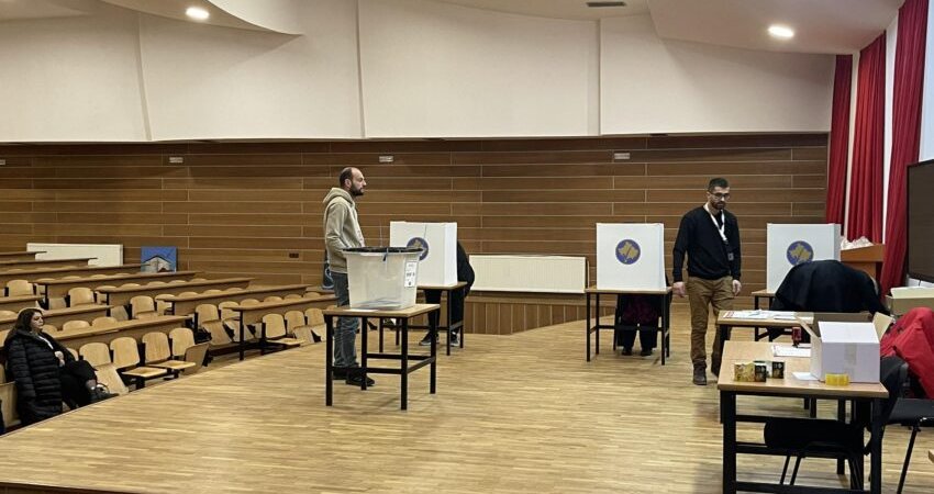 Qendra e votimit me kusht, Mazreku: Votimi filloi pa probleme, brenda një ore votuan mbi 20 votues