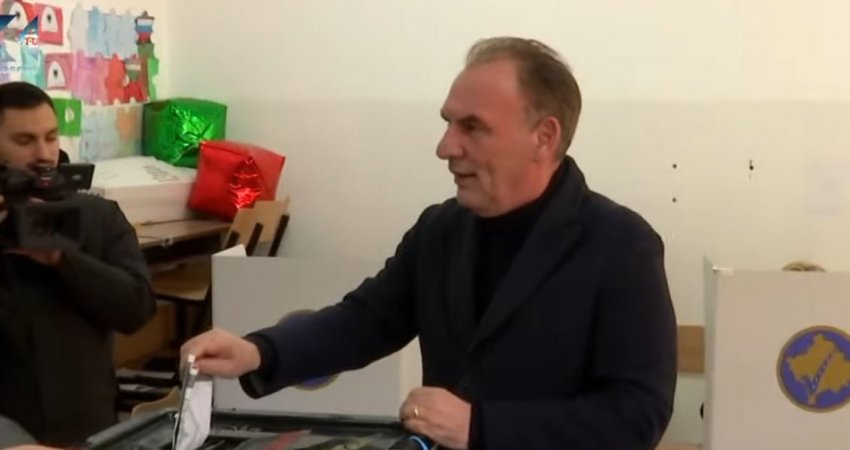 Fatmir Limaj hedh votën në Prishtinë
