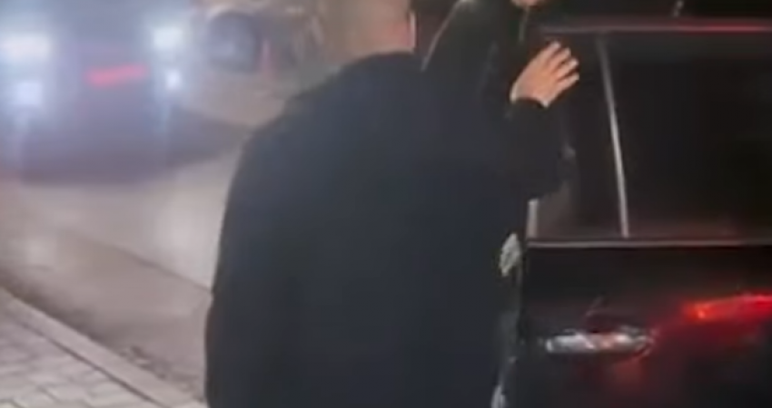 Albin Kurti shkon në selinë e VV-së, pak para se të mbyllën kutitë e votimit