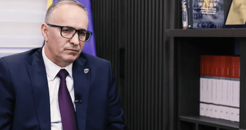 Kryetari i Supremes: Dispozitat e Kushtetutës e thonë qartë që nuk mund të ushtrohen dy funksione në të njëjtën kohë
