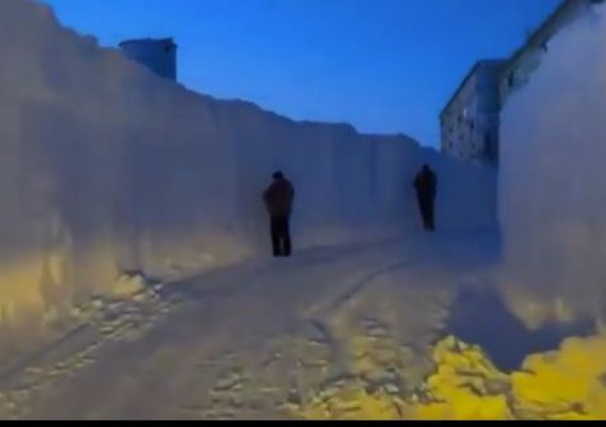 Dy metra bore, rrugët e kthyera në korridore akulli dhe temperatura -50 gradë Celcius! Pamje nga stuhia e fuqishme që përfshiu Arktikun