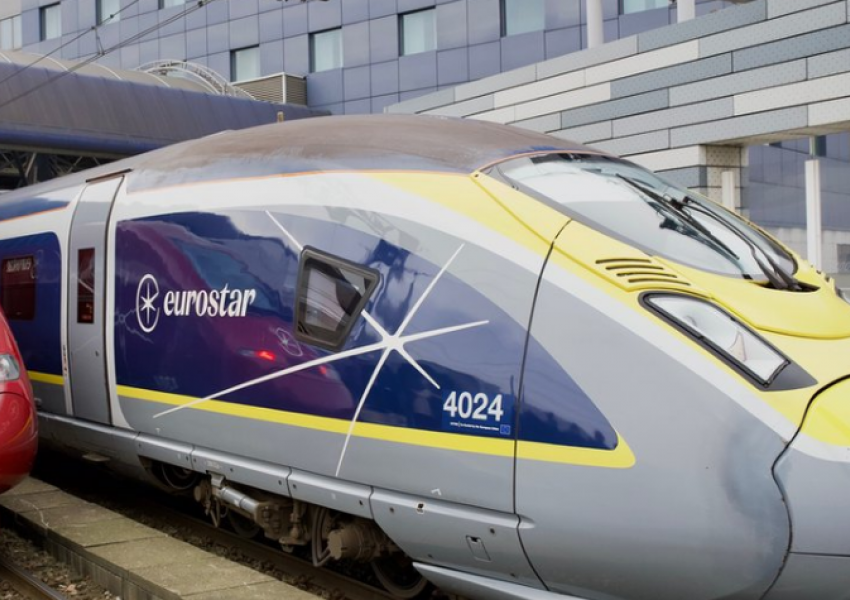 Eurostar, vonesa në udhëtime/ Defekt në sistemin elektrik të trenave Angli-Francë