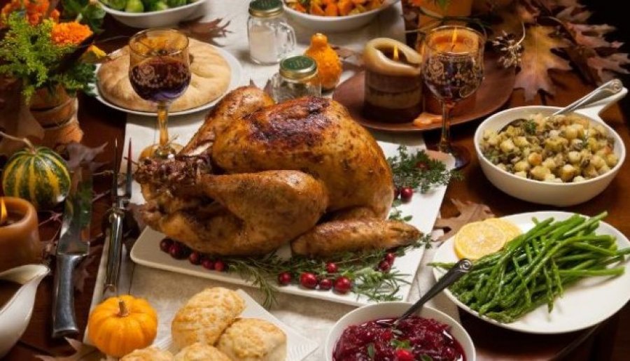 Sa shtrenjtë kushton tryeza e Vitit të Ri për shqiptarët! Më mirë në shtëpi apo restorant? 
