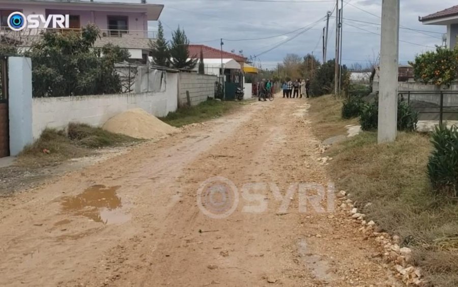 80 familje në fshatin Banaj në Dimal pa kanale vaditëse, pa rrugë, pa ndriçim…pa kosha