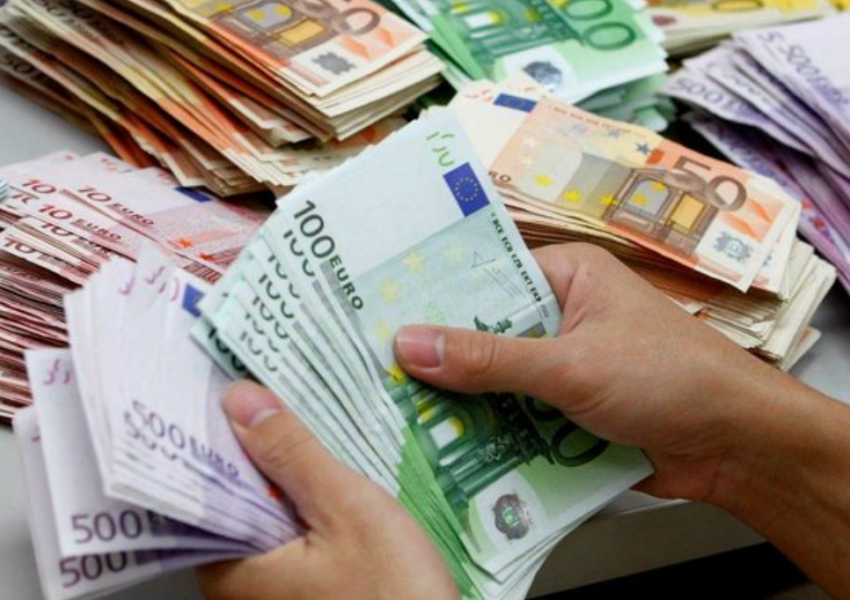 Monedhat e huaja në rritje, ja si këmbehen valutat në vend