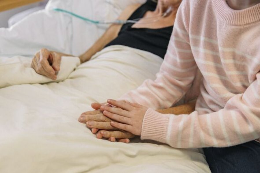 Rastet e kancerit te njerëzit nën 50 vjeç janë rritur gati 80% në tre dekada 