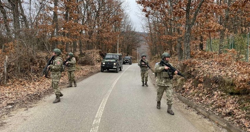 Ushtarët turq të KFOR-it patrullojnë në veri