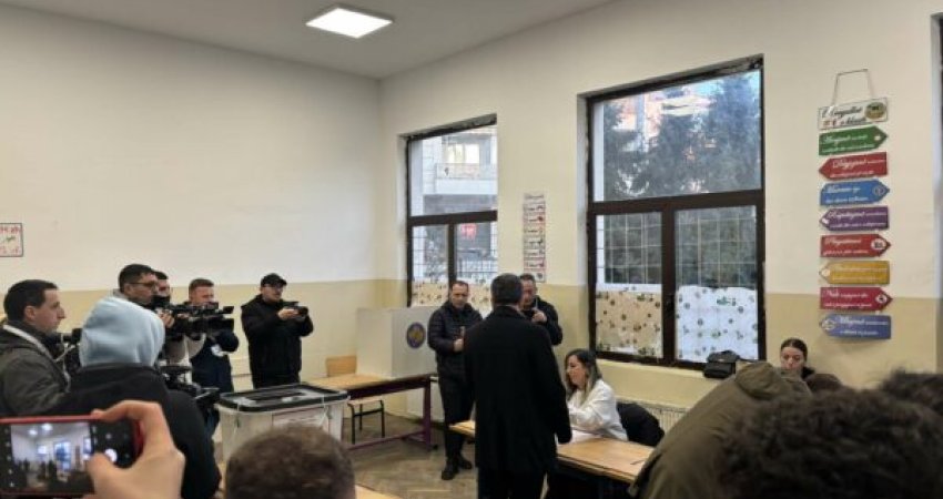 Radoniqi: Qendrat e votimit janë hapur në kohë, nuk ka parregullsi