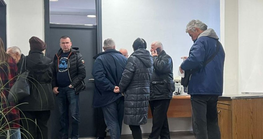 Në qendrën e votimit me kusht në Zubin Potok, mbarojnë fletëvotimet 