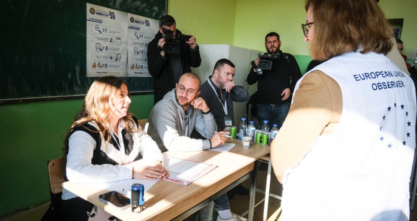 Shefja e misionit monitorues të BE-së shkon në Graçanicë, vëzhgon nga afër procesin zgjedhor