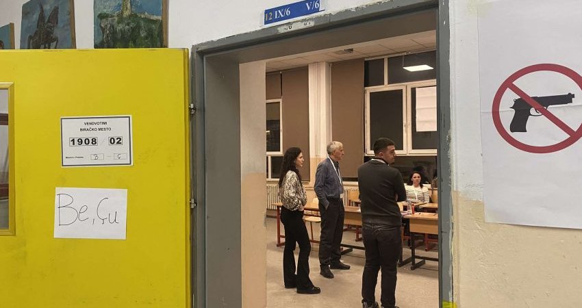 Mbi 4 mijë qytetarë kanë votuar në shkollën “Hasan Prishtina” në Prishtinë