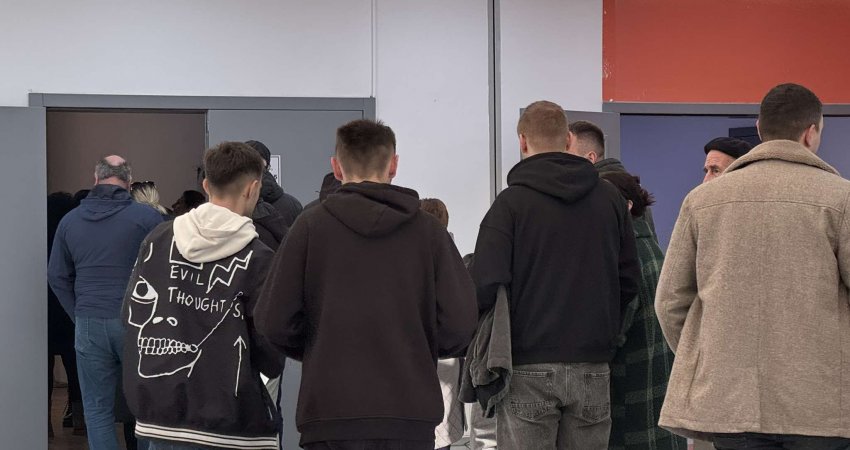 Më pak se një orë deri në mbyllje, fluks në të gjitha vendvotimet