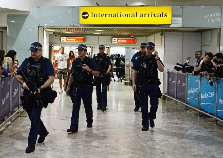 Rusi/ Arrestohet amerikani në aeroportin e Moskës, pasi ju gjet kanabis në valixhen e tij 