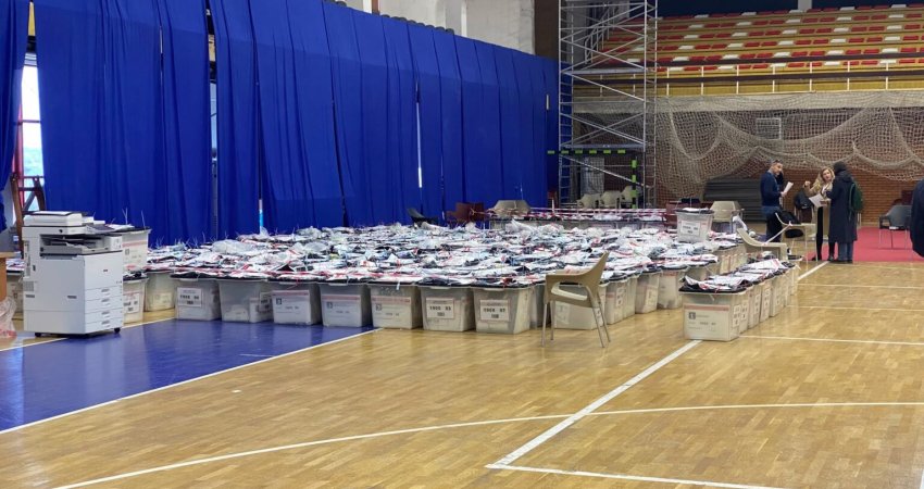Fillon numërimi i votave të kandidatëve për deputetë në Istog e Rahovec, gjatë ditës procesi nis edhe në Pejë e Podujevë