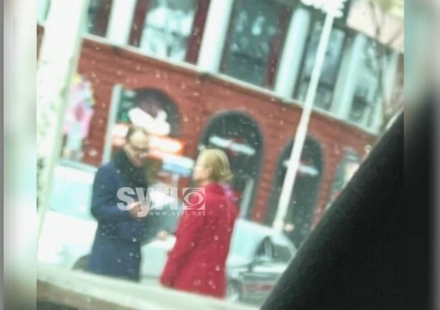 FOTO/ Deputetja e PS Klotilda Bushka vazhdon të prishë provat, takim me avokatin e Ajola Xoxës