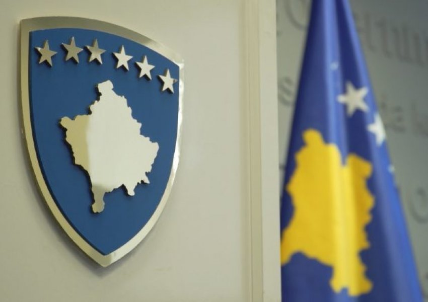 Kur dhe kush i formon institucionet?