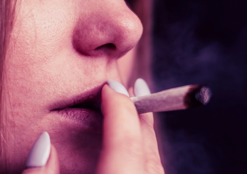 Përdorimi i shpeshtë i kanabisit mund të çojë në prishje dhe rënie të dhëmbëve