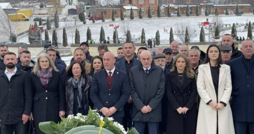 17 Shkurti, Haradinaj bën homazhe në Prekaz
