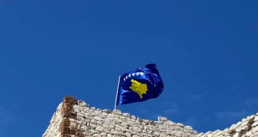 Ambasada e Suedisë në Kosovë uron 17-vjetorin e Pavarësisë