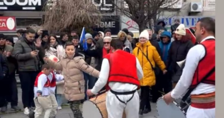 Qytetarët festojnë 17-vjetorin e Pavarësisë, shpresojnë për një të ardhme më të mirë dhe të qëndrueshme